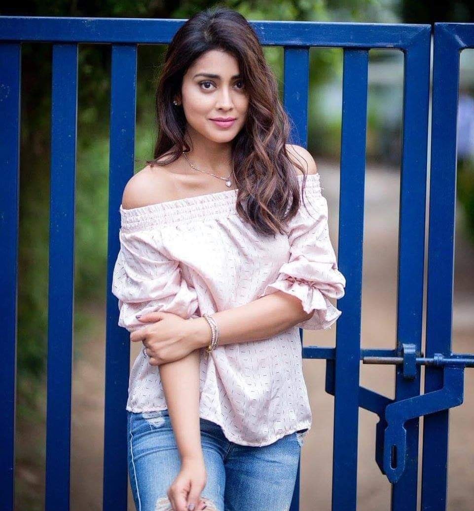 Shriya Saran HD Wallpapers Shriya Saran HD Wallpapers