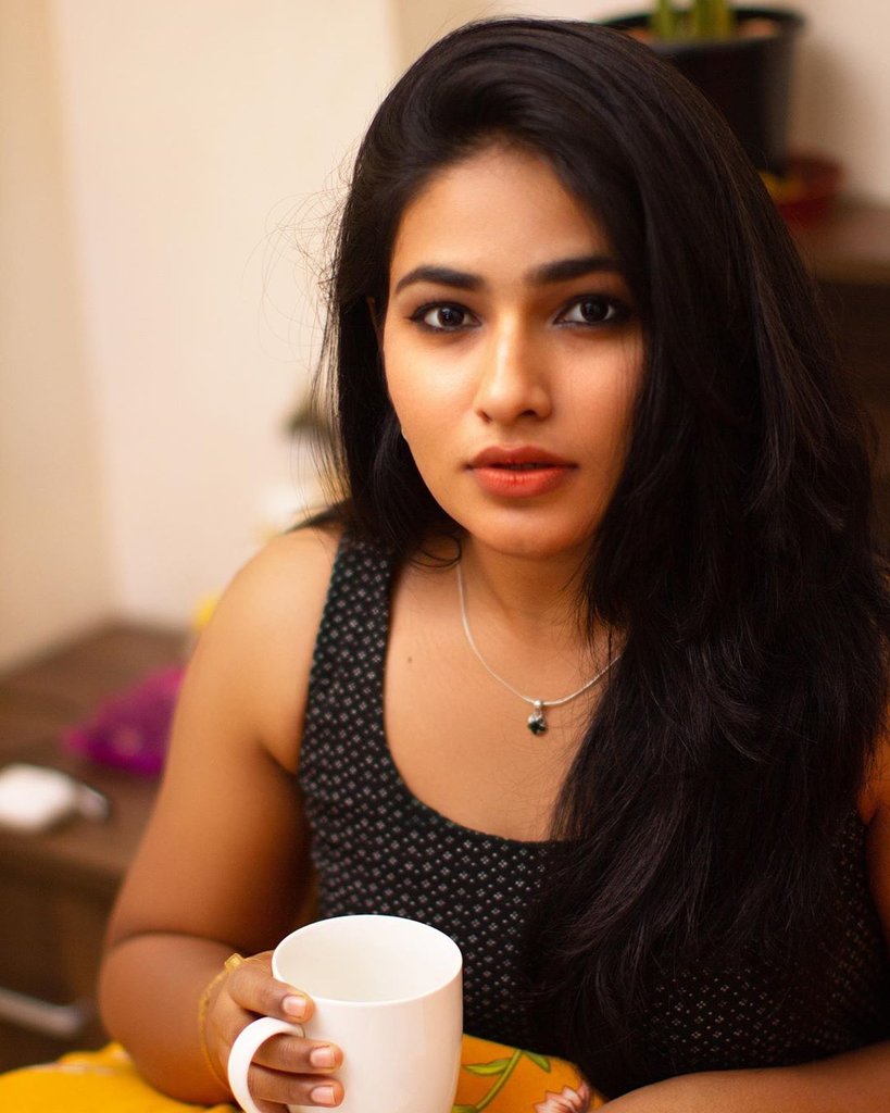 Shruthi Selvam Cute Wallpapers Shruthi Selvam Cute Wallpapers