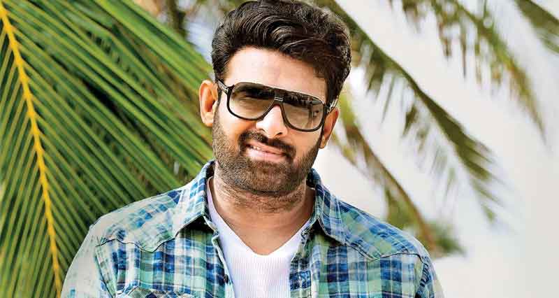 ఆదిపురుష్ లో రావణుడిగా బాలీవుడ్ స్టార్ హీరో.. అఫీషియల్ గా రివీల్ చేసిన ప్రభాస్