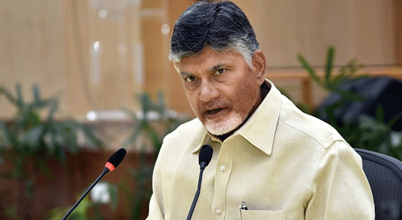 పోనీలే.. చంద్రబాబు కన్నీళ్ళు తుడవడానికి ఆ ఒక్క కుటుంబమైనా మిగిలింది