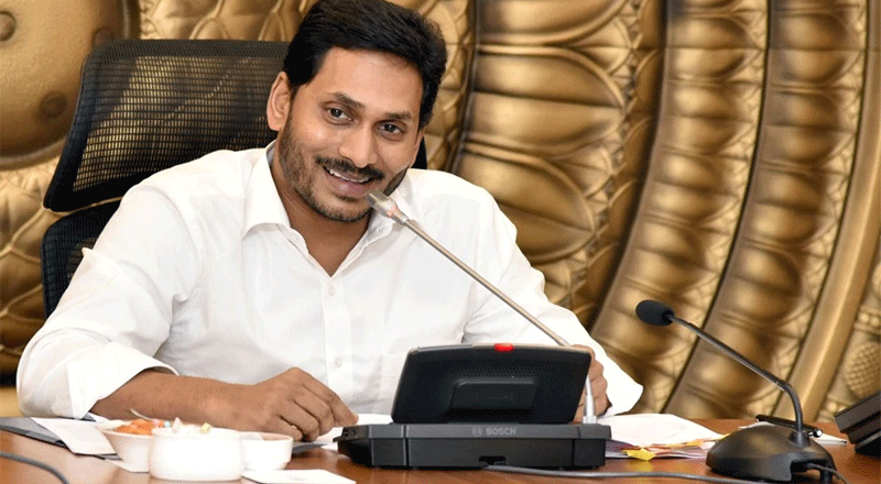 జగన్‌కు వెన్నుపోటు పొడిస్తే ఏమవుతారో ఆ నేతను చూస్తే తెలుస్తుంది