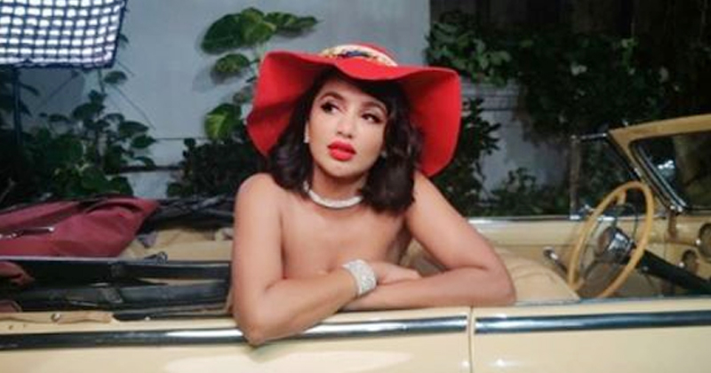 నగ్నంగా తేజస్వీ.. వీళ్లు ఎందుకిలా చేస్తారు?