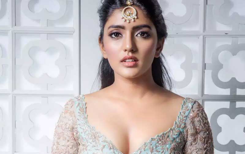 ఆ పొలిటీషయన్‌తో రిలేషన్ షిప్.. ఈషారెబ్బా యవ్వారం మాములుగా లేదు!!