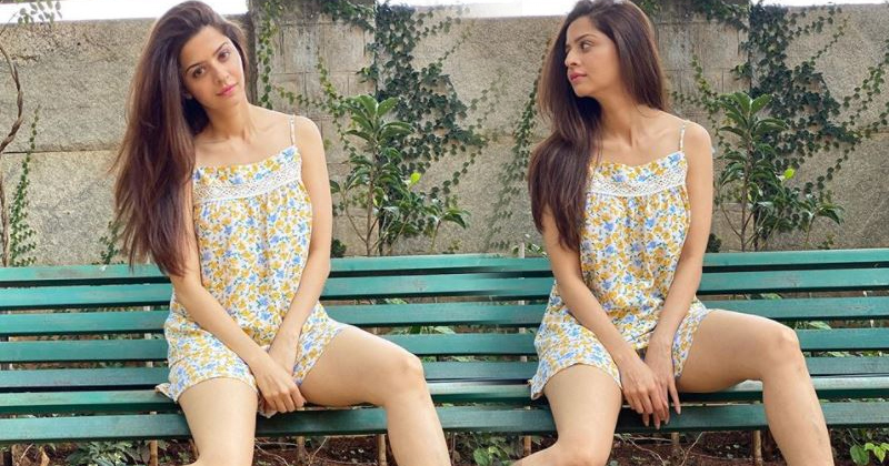 అలాంటి డ్రెస్‌లో ఫోటో షూట్.. కవర్ చేసేందుకు కష్టాలు పడ్డ హీరోయిన్!