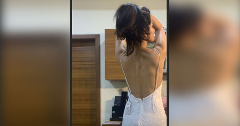 బ్యాక్ చూపించి క్రాక్ రేపుతోంది.. అందాల రాశీ పిక్ వైరల్