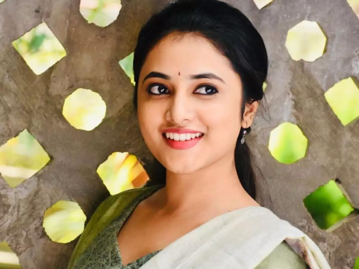 Gang leader heroine priyanka arul mohan to act in ajay bhupati mahasamudram movie