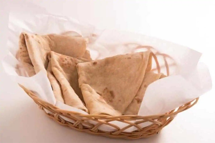 సీఎంకు చల్లటి చపాతీలు వడ్డించి అధికారి సస్పెండ్.. ఆ తర్వాత?