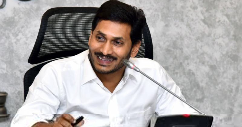 జగన్ దెబ్బకు ఆయనెంత భయపడ్డాడంటే.. ఫామ్ హౌజ్లోనే అన్నీ