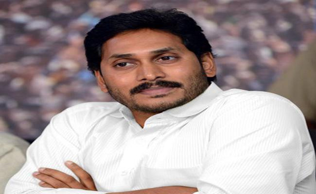వాళ్ళు దూరం అవుతున్నారు జగన్… సి‌ఎం కుర్చీ కే డేంజర్ మరి చూస్కో !