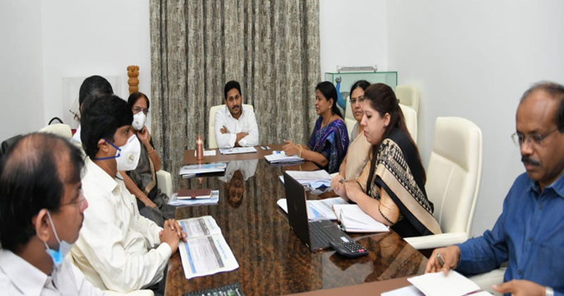 జగన్ చుట్టుపక్కల అందరూ నారా లోకేష్ గురించే మాట్లాడుకుంటున్నారు !