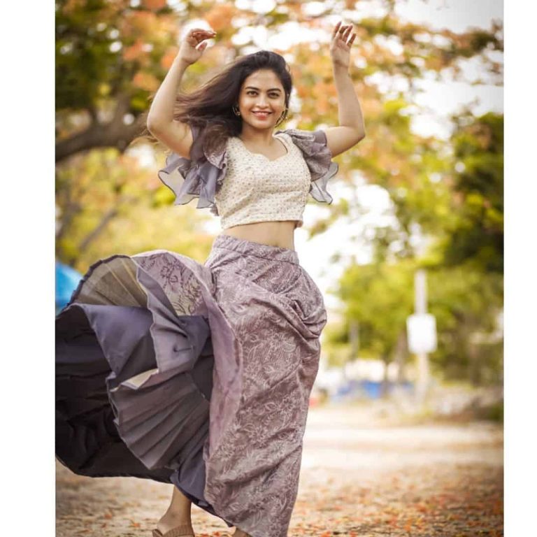 Dethadi Harika Photos Viral In Social Media