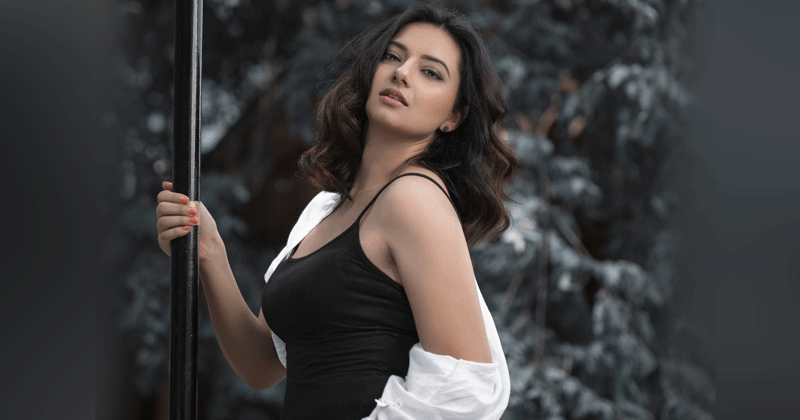 Isha chawla beautiful pics