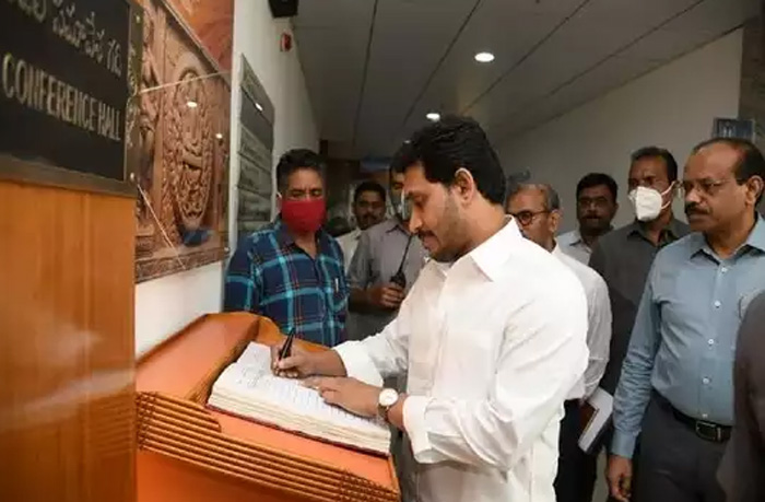 జగన్ ఢిల్లీకి వెళ్లకముందే గుడ్ న్యూస్ చెప్పేసిన కేంద్ర ప్రభుత్వం