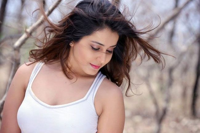 Raashi khanna amazing stills Raashi khanna amazing stills