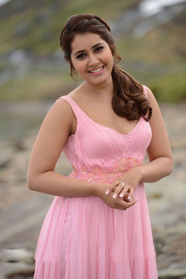 Raashi khanna amazing stills Raashi khanna amazing stills