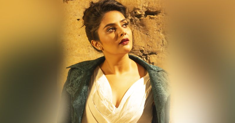 sreemukhi serious looks