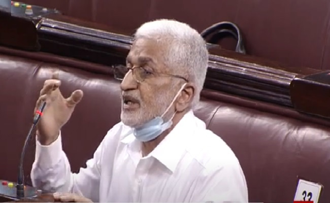 ఢిల్లీ నుంచి రావడం రావడమే అత్యవసరంగా విజయసాయిరెడ్డిని వైజాగ్ కు పంపించబోతున్న జగన్?