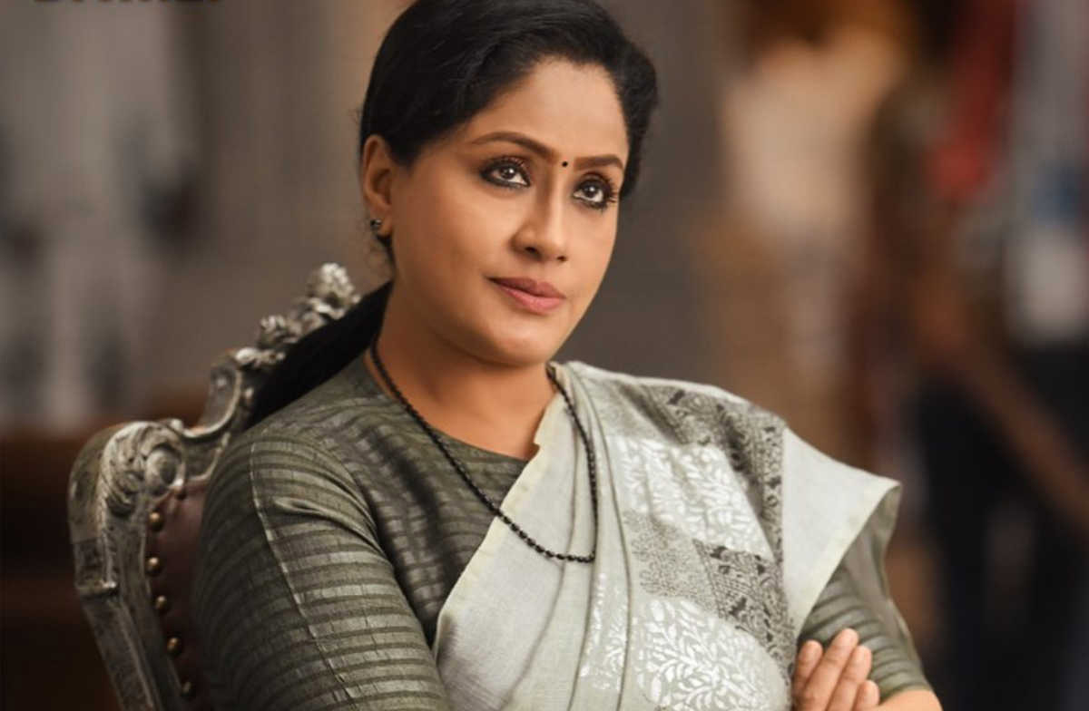 Vijayashanthi gives clarity on her dubbaka by elections contest