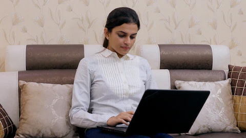 వర్క్ ఫ్రమ్ హోమ్ ఉద్యోగం చేస్తున్నారా? మీ ఆరోగ్యాన్ని చేజేతులారా మీరే పాడుచేసుకుంటున్నారు