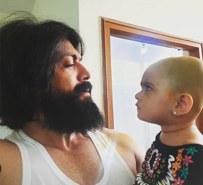 అమ్మో అంత పెద్ద కే‌జి‌ఎఫ్ హీరో యాష్ ని భయపెడుతోంది ఈ పిల్ల దయ్యం !