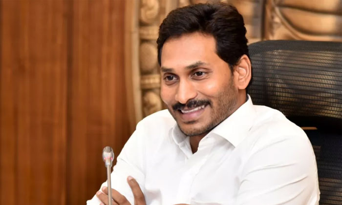 చెయ్యకూడని ఆఖరి తప్పు దిశగా చంద్రబాబు – జగన్ చేతికి బ్రహ్మాస్త్రం అందిస్తున్న 40 ఇయర్స్ ఇండస్ట్రీ !!