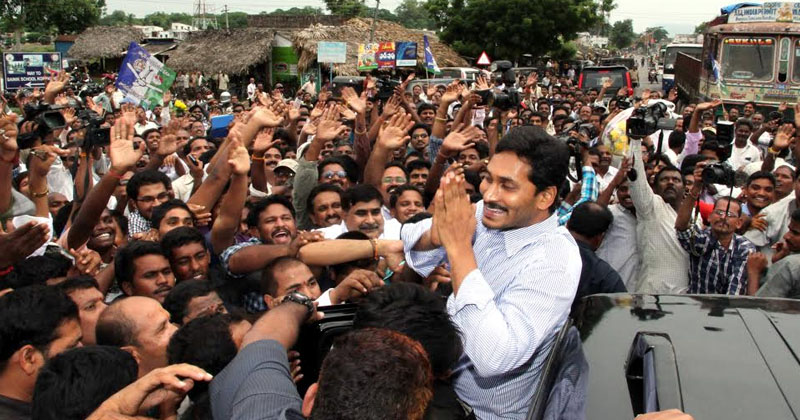 జగన్ చేసే పనులకు జనం హ్యాపీగానే ఉన్నా  వైసీపీ ఎమ్మెల్యేలు మాత్రం వణికిపోతున్నారట ?