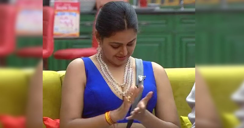 Bigg Boss 4 Telugu Monal Hot Exposing Show Goes Viral