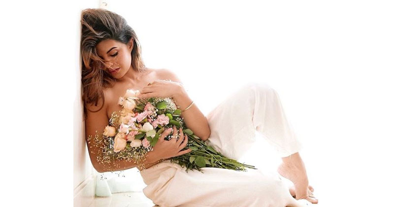 అర్ధనగ్నంగా శ్రీలంక భామ.. ఆ ఆనందంలో అలా చేసేసిన హీరోయిన్!!