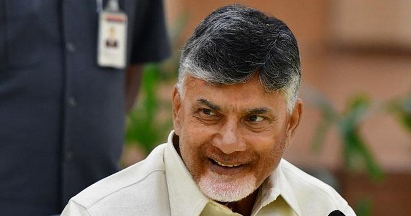 చంద్రబాబు చూస్తూ కూర్చుంటే చాలట..  వైసీపీ దానికదే కూలిపోతుందట !