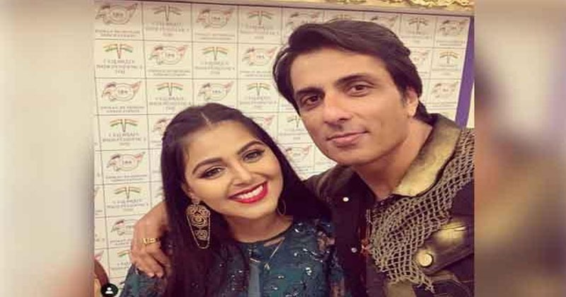 మోనాల్‌ని కాపాడండి.. సోనూసూద్‌కు నెటిజ‌న్ల రిక్వెస్ట్‌లు..!