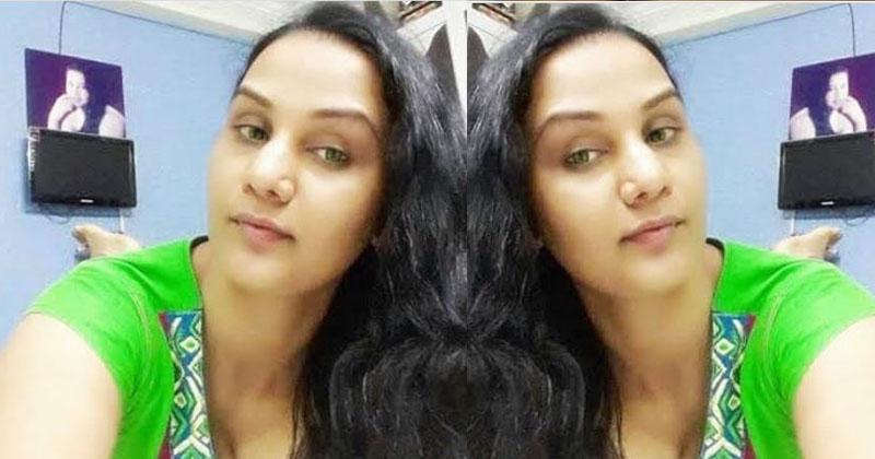 పొద్దు పొద్దున్నే అందాల విందు.. బెడ్‌పై నుంచే నటి అపూర్వ రచ్చ!!