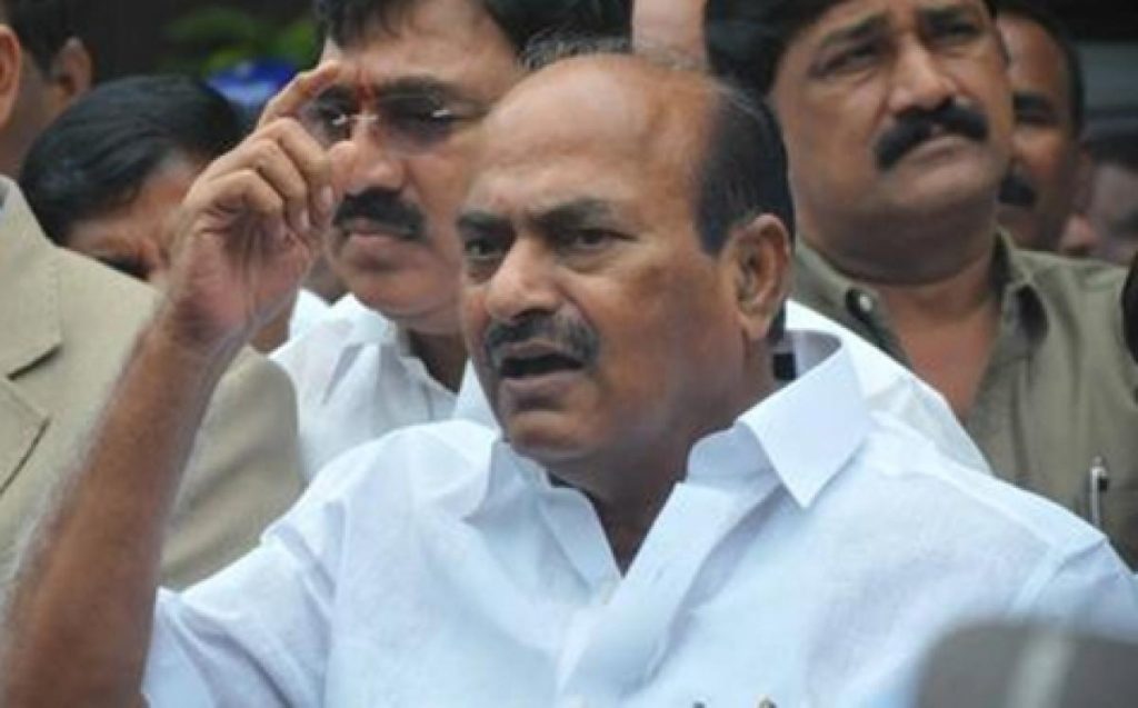 jc diwakar reddy threatens tadipathri police officials