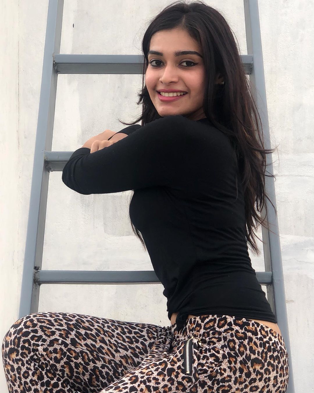 Dharsha Gupta Amazing Pictures Dharsha Gupta Amazing Pictures