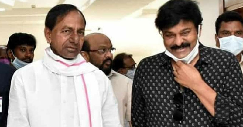 పవన్ నిర్ణయం..మెగా ఫ్యామిలీ కి చేటు చేస్తుందా..?