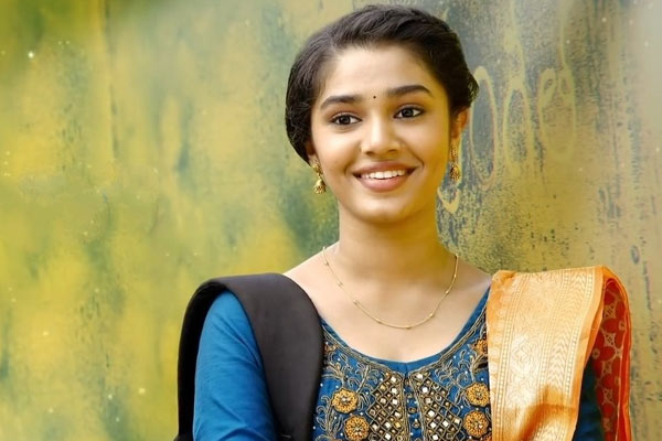 ” ఉప్పెన ” లా దూసుకొస్తున్న కృతి శెట్టి.. ఇక ఆ హీరోయిన్స్ సర్ధుకోవాల్సిందే ..?