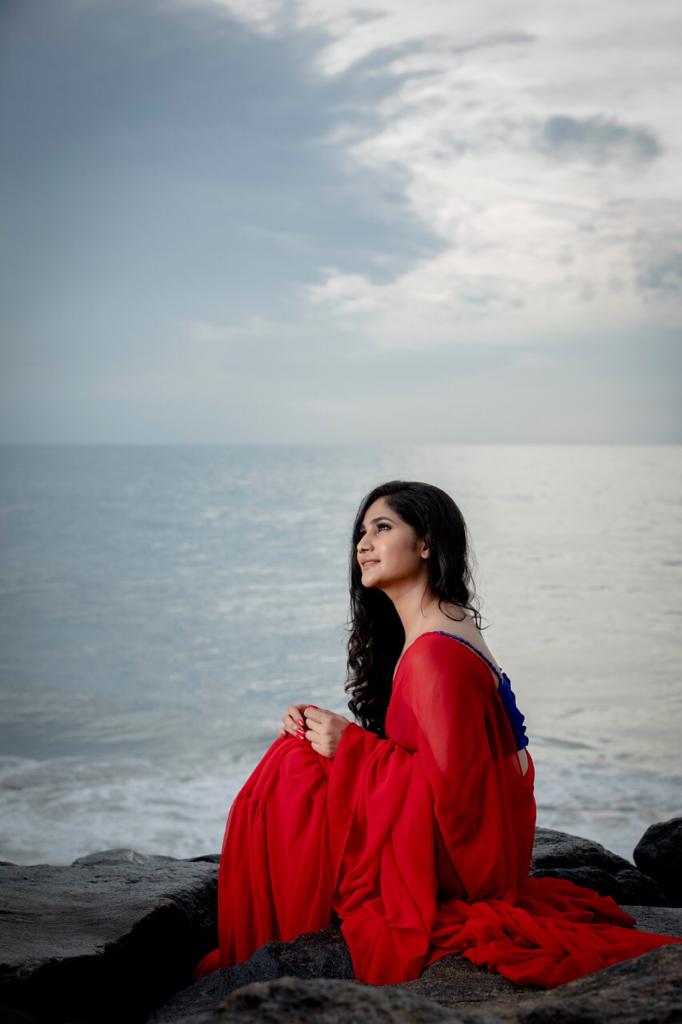 Losliya Red Saree New photos Losliya Red Saree New photos