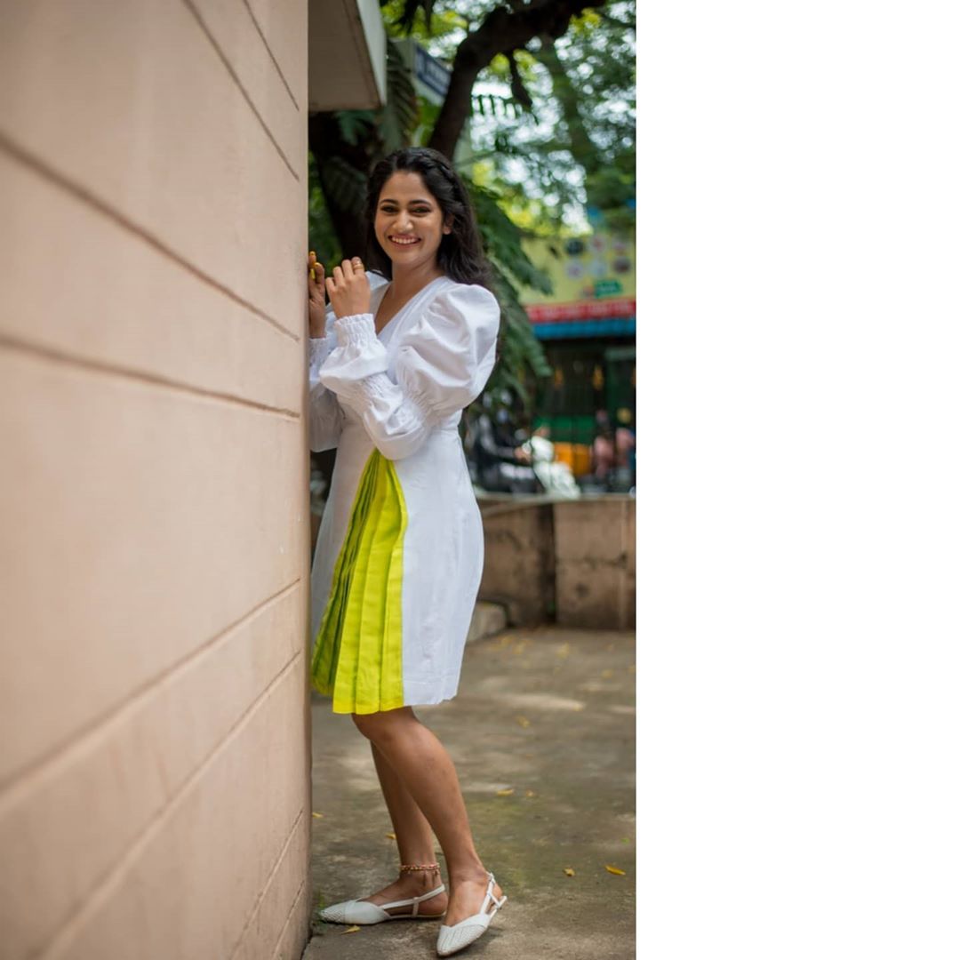 Losliya Red Saree New photos Losliya Red Saree New photos