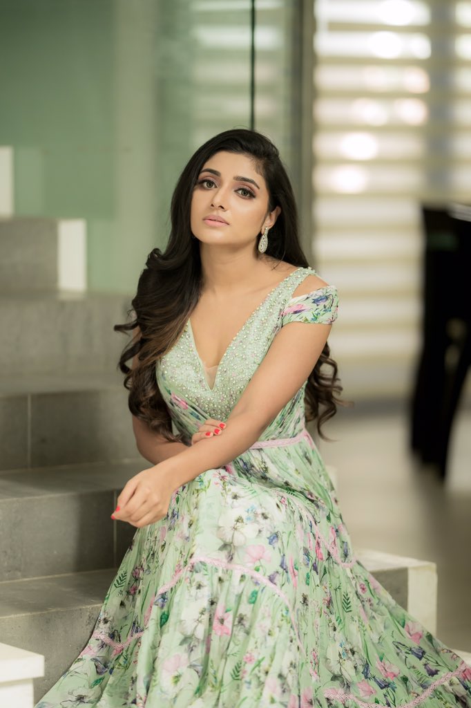 Mirnaa Menon Beautiful Pictures Mirnaa Menon Beautiful Pictures