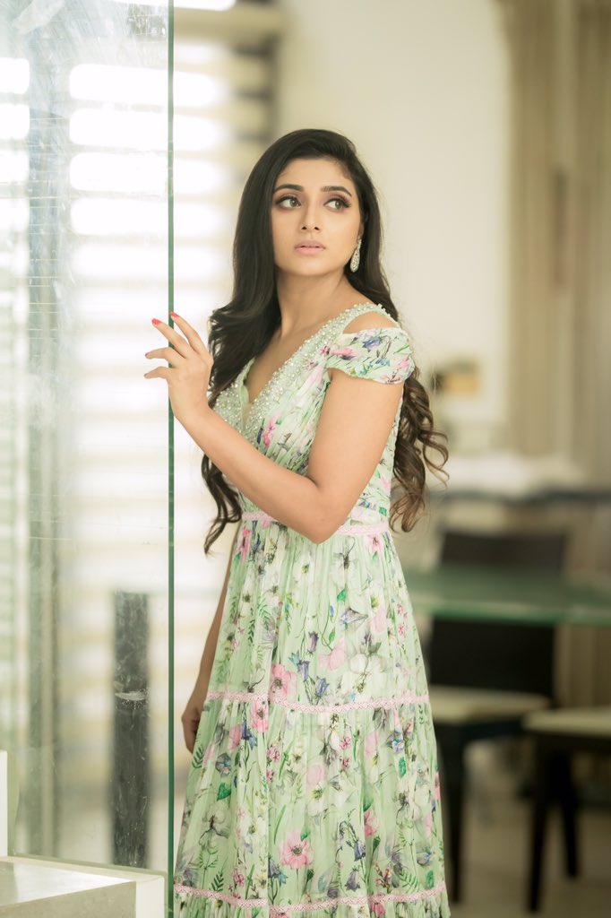 Mirnaa Menon Beautiful Pictures Mirnaa Menon Beautiful Pictures