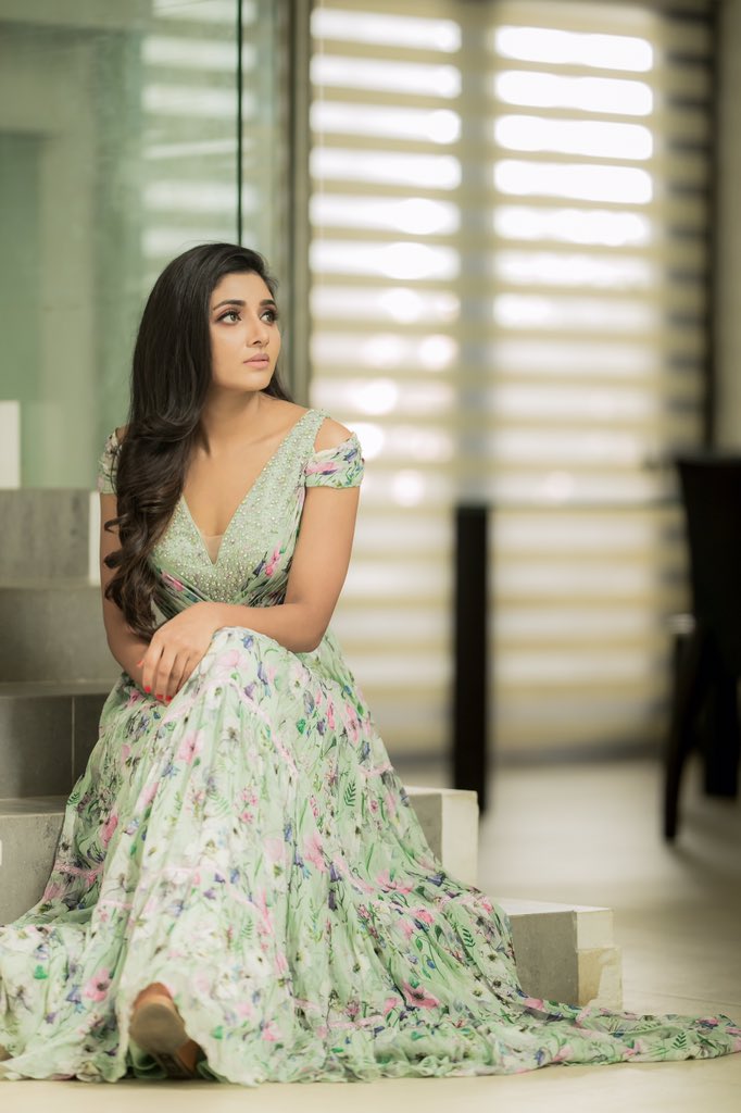 Mirnaa Menon Beautiful Pictures Mirnaa Menon Beautiful Pictures