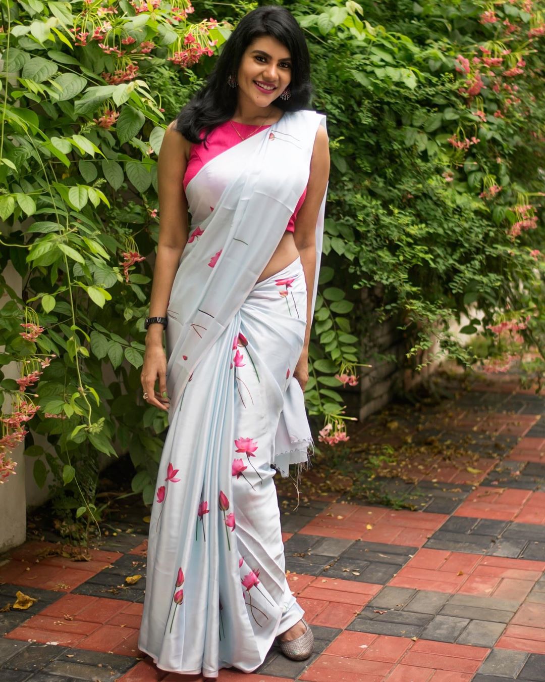 Nivisha Saree HD Stills Nivisha Saree HD Stills