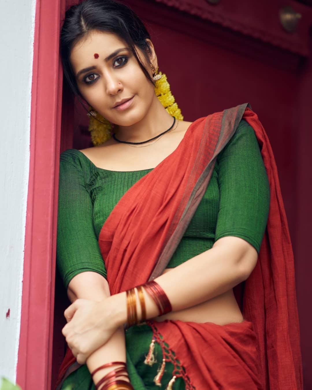 Raashi Khanna Half Saree Latest Pics Raashi Khanna Half Saree Latest Pics