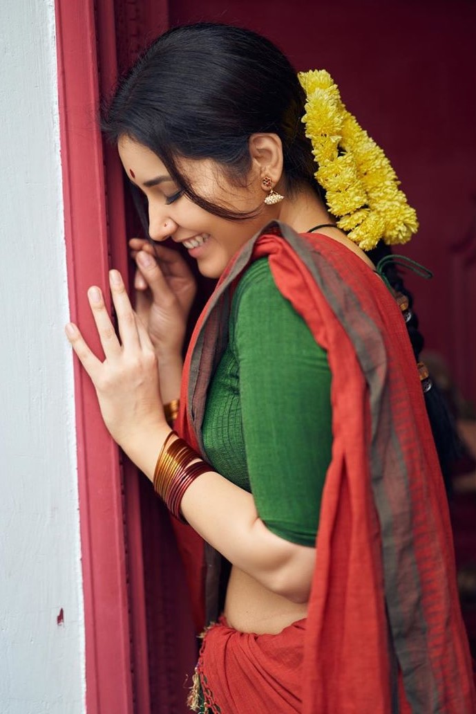 Raashi Khanna Half Saree Latest Pics Raashi Khanna Half Saree Latest Pics