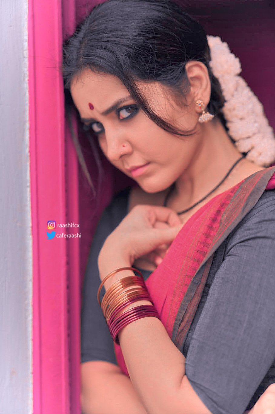 Raashi Khanna Half Saree Latest Pics Raashi Khanna Half Saree Latest Pics