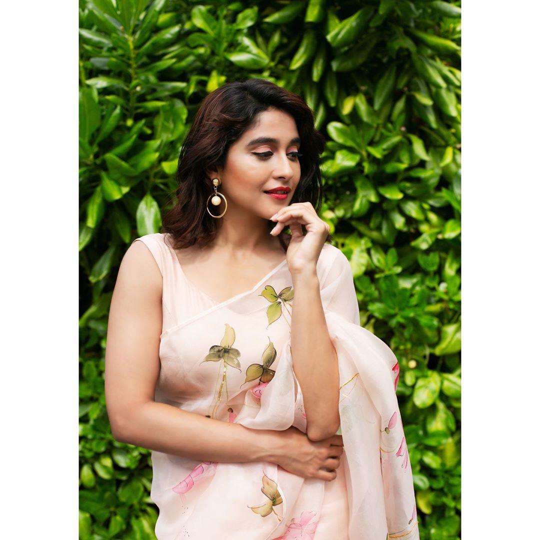 Regina Cassandra Latest Stills Regina Cassandra Latest Stills