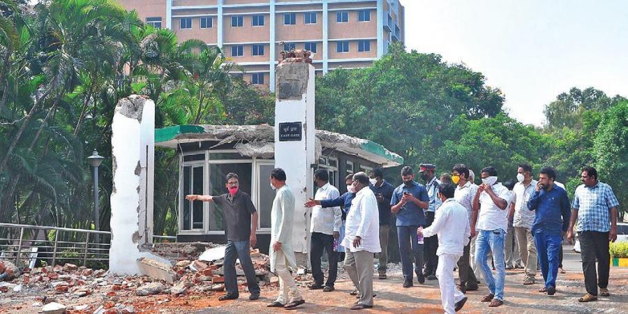 గీతం యాజమాన్యం మీద జాలి చూపాల్సిన అవసరం ఉందా ?