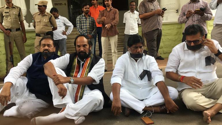 కంచుకోట జిల్లాలో కాంగ్రెస్ దుకాణం బంద్ కానుందా..?