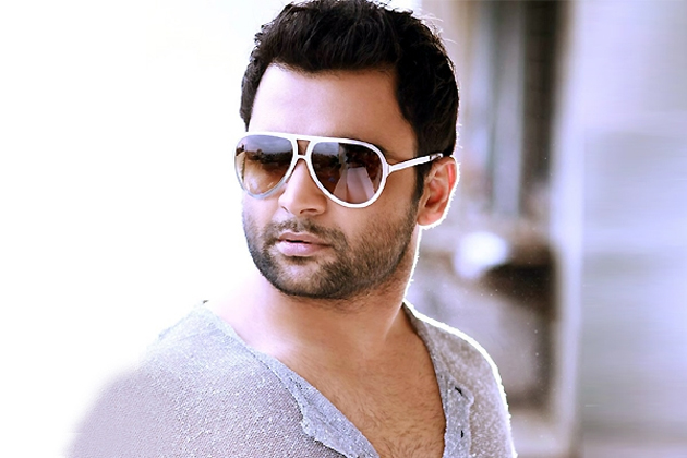 ముంబై ఎయిర్‌పోర్టులో గుట్కా కేసులో “హీరో సచిన్ జోషి” అరెస్ట్