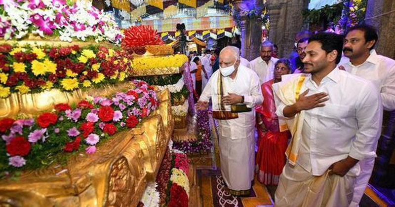 దేవుడి విషయంలో జగన్ పదే పదే బుక్కవుతున్నారు ఎందుకు ?