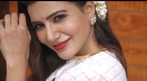 తలలో మల్లెపూలతో సమంత .. వ్యవహారం రచ్చగా మారింది!!